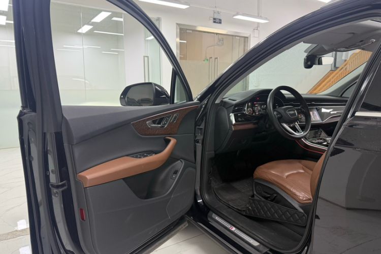 Used Audi Q7 2021 55 TFSI quattro S line Sport model Interior 6