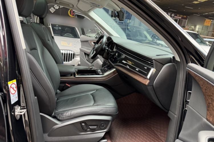 Used Audi Q7 2021 45 TFSI quattro S line Sport model Interior 9