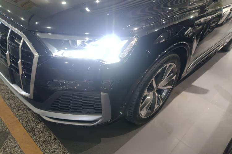 Used Audi Q7 2021 55 TFSI quattro S line Sport model Left Front Headlight