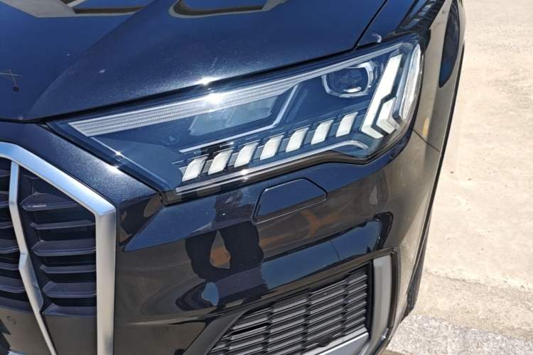Used Audi Q7 2021 45 TFSI quattro S line Sport model Left Front Headlight