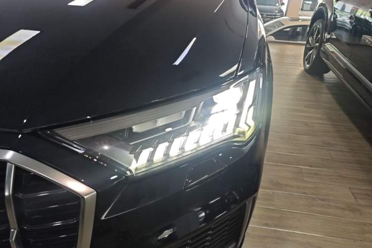 Used Audi Q7 2021 55 TFSI quattro S line Sport model Left Front Headlight