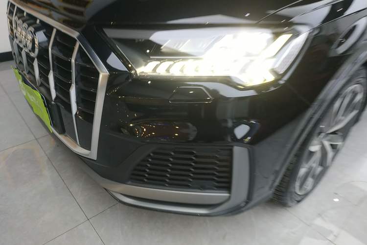 Used Audi Q7 2021 55 TFSI quattro S line Sport model Left Front Headlight