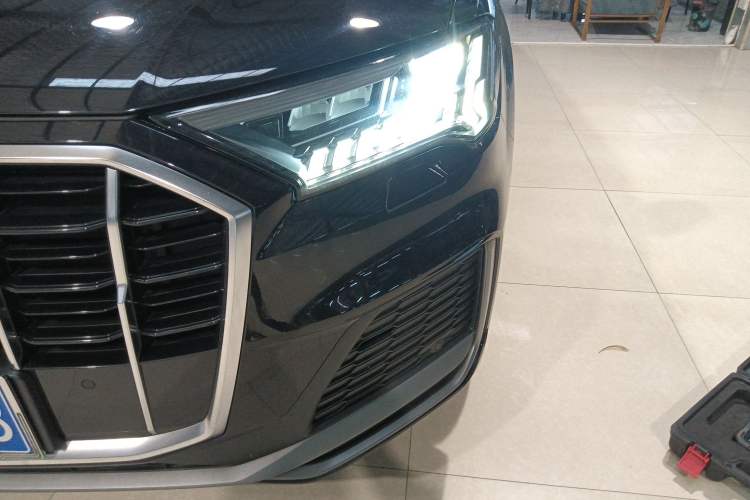 Used Audi Q7 2021 45 TFSI quattro S line Sport model Left Front Headlight