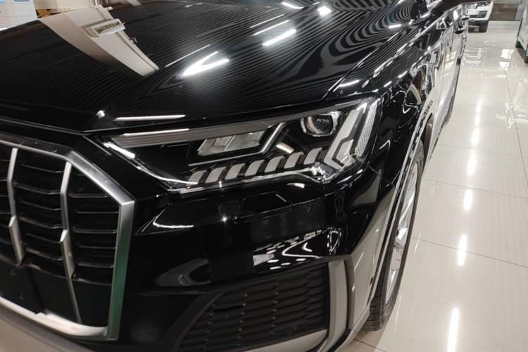 Used Audi Q7 2021 45 TFSI quattro S line Sport model Left Front Headlight