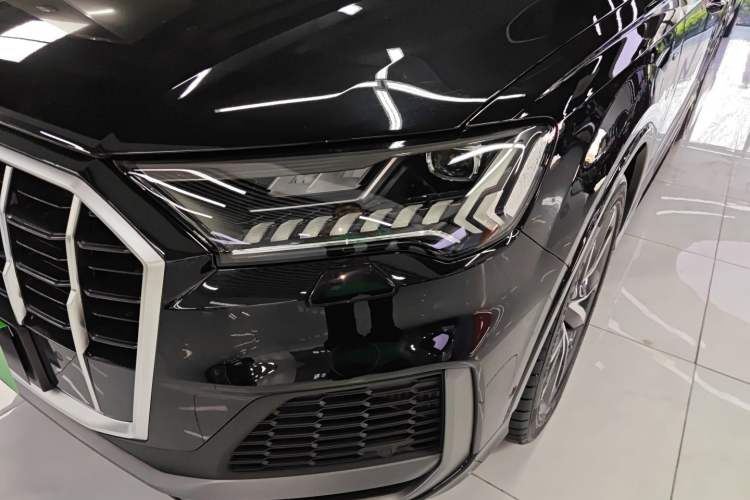 Used Audi Q7 2021 55 TFSI quattro S line Sport model Left Front Headlight