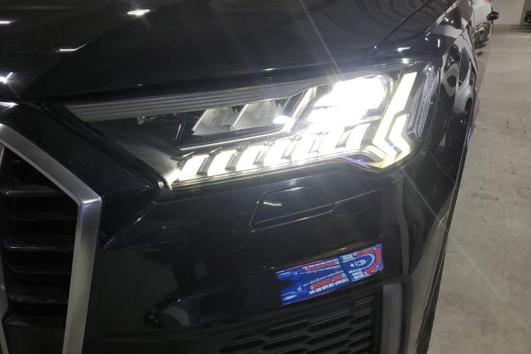 Used Audi Q7 2021 55 TFSI quattro S line Sport model Left Front Headlight