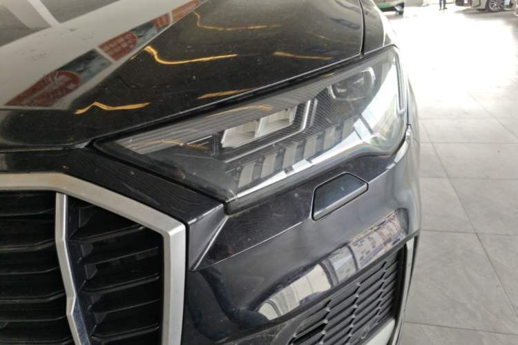 Used Audi Q7 2021 45 TFSI quattro S line Sport model Left Front Headlight