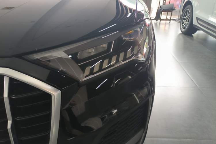 Used Audi Q7 2021 45 TFSI quattro S line Sport model Left Front Headlight