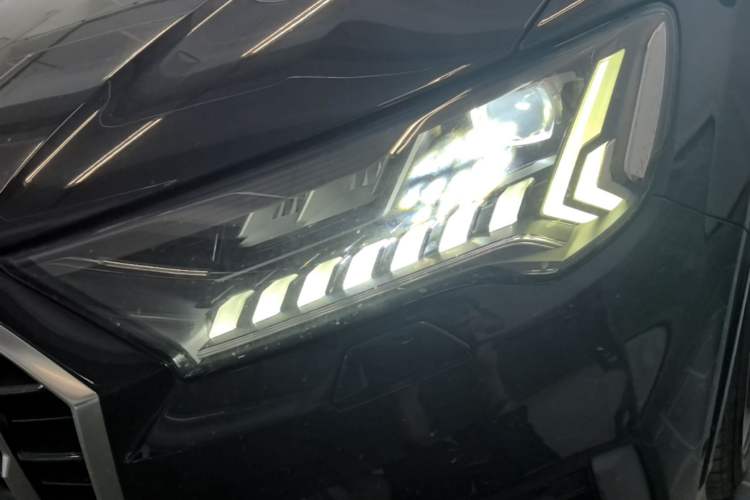 Used Audi Q7 2021 55 TFSI quattro S line Sport model Left Front Headlight