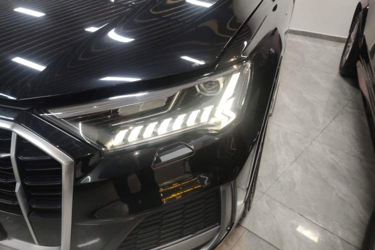 Used Audi Q7 2021 45 TFSI quattro S line Sport model Left Front Headlight