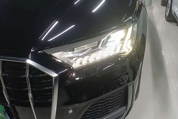 Used Audi Q7 2021 55 TFSI quattro S line Sport model Left Front Headlight