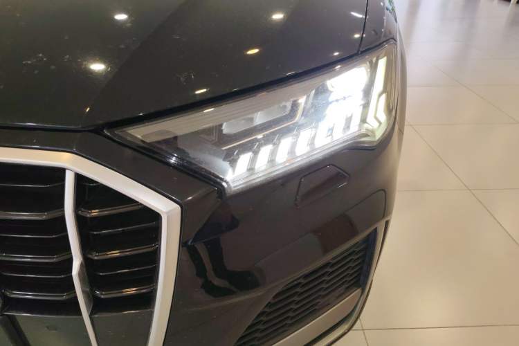 Used Audi Q7 2021 55 TFSI quattro S line Sport model Left Front Headlight