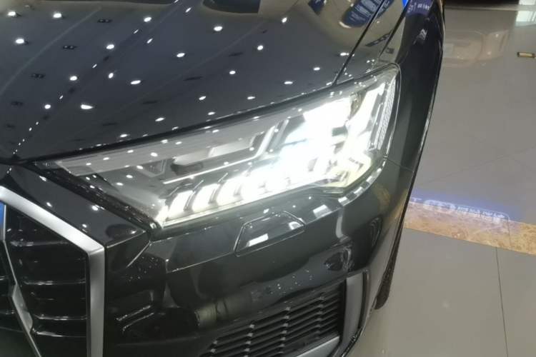 Used Audi Q7 2021 55 TFSI quattro S line Sport model Left Front Headlight
