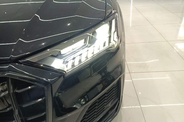 Used Audi Q7 2021 55 TFSI quattro S line Sport model Left Front Headlight