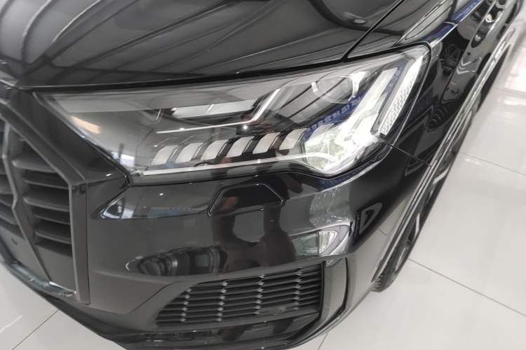 Used Audi Q7 2021 55 TFSI quattro S line Sport model Left Front Headlight