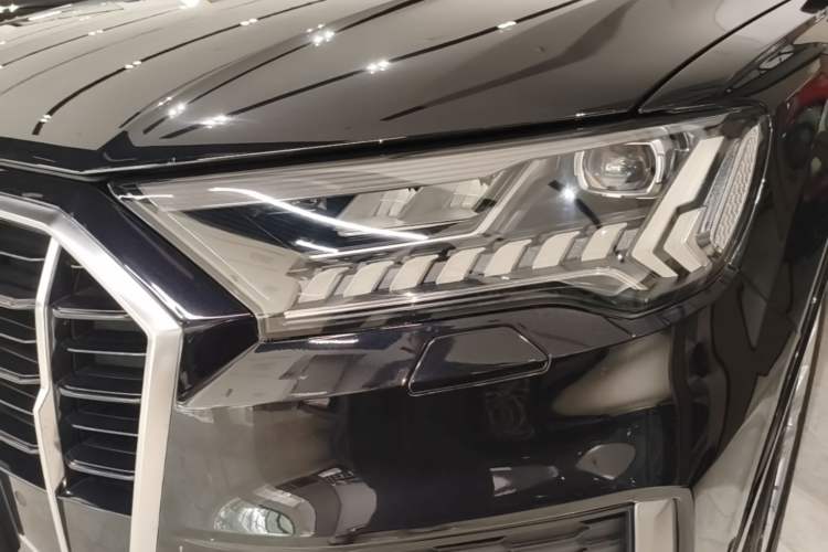 Used Audi Q7 2021 45 TFSI quattro S line Sport model Left Front Headlight
