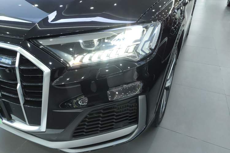 Used Audi Q7 2021 55 TFSI quattro S line Prestige Edition Left Front Headlight