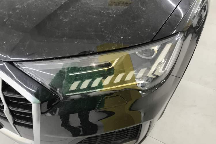 Used Audi Q7 2021 55 TFSI quattro S line Sport model Left Front Headlight