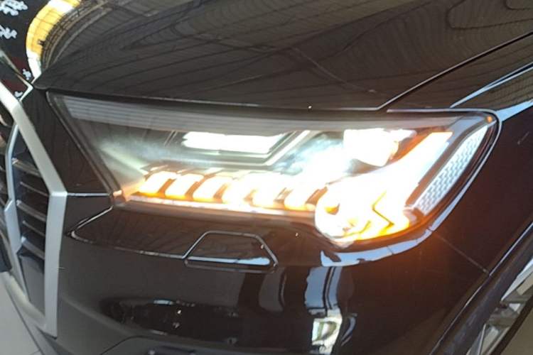 Used Audi Q7 2021 45 TFSI quattro S line Sport model Left Front Headlight