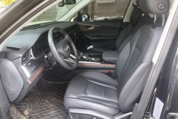 Used Audi Q7 2021 45 TFSI quattro S line Sport model Left Front Seat