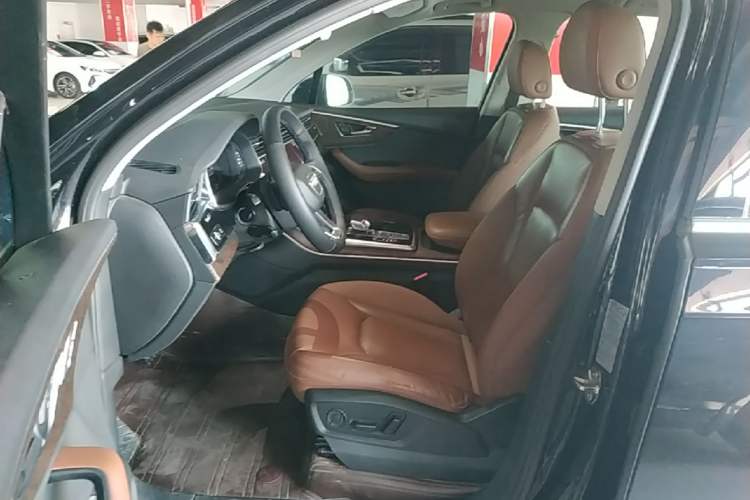 Used Audi Q7 2021 55 TFSI quattro S line Sport model Left Front Seat
