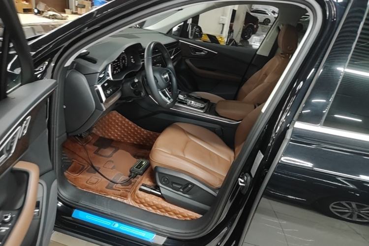 Used Audi Q7 2021 45 TFSI quattro S line Sport model Left Front Seat