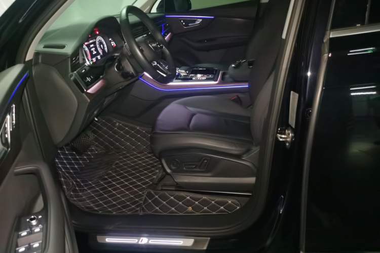 Used Audi Q7 2021 45 TFSI quattro S line Sport model Left Front Seat