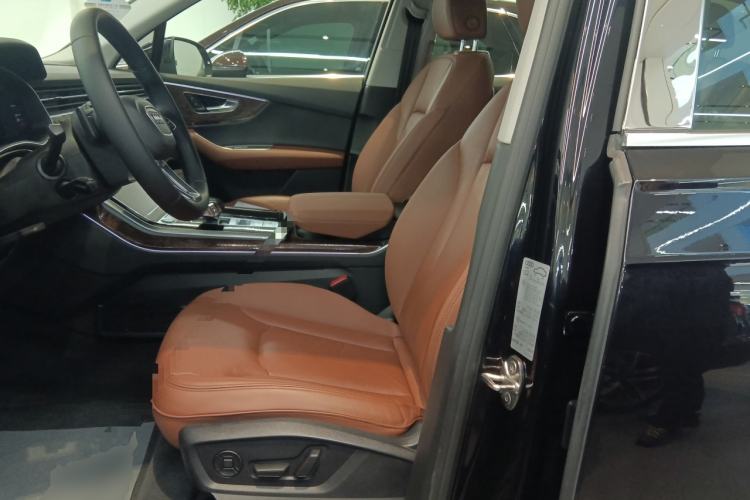 Used Audi Q7 2021 55 TFSI quattro S line Sport model Left Front Seat