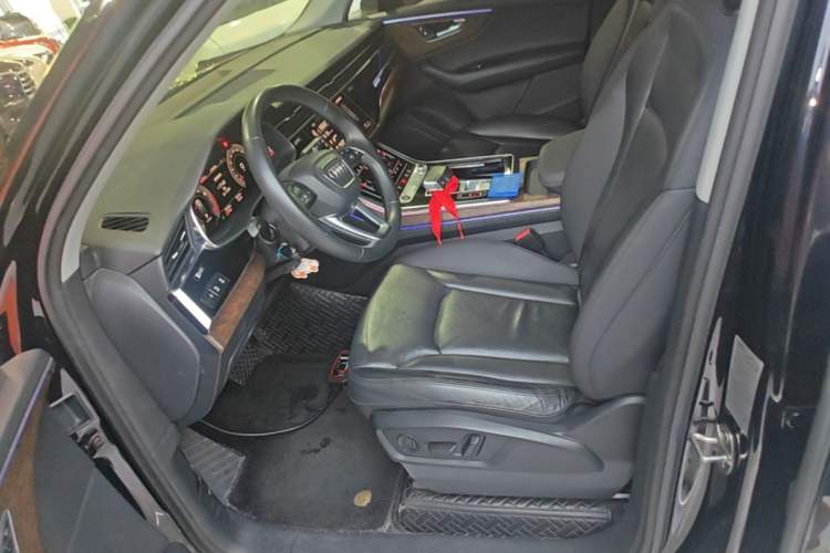 Used Audi Q7 2021 45 TFSI quattro S line Sport model Left Front Seat