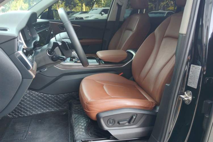 Used Audi Q7 2021 45 TFSI quattro S line Sport model Left Front Seat