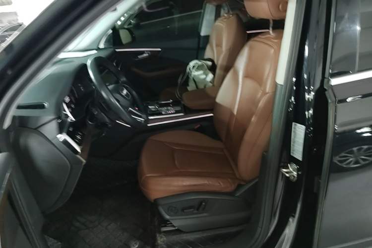 Used Audi Q7 2021 55 TFSI quattro S line Sport model Left Front Seat