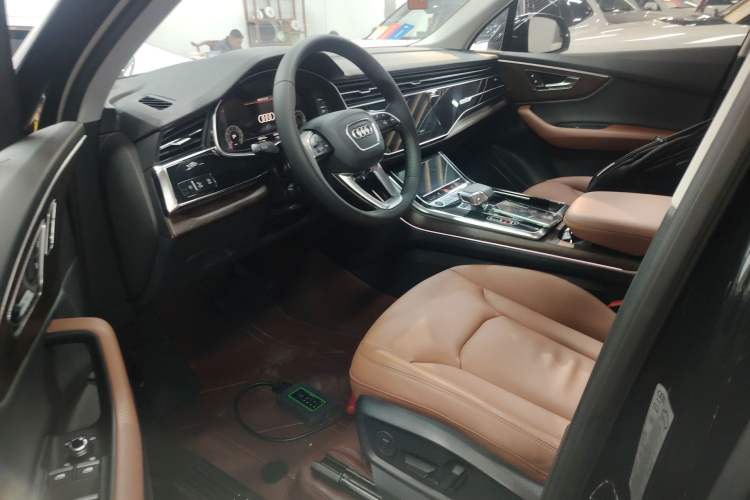 Used Audi Q7 2021 45 TFSI quattro S line Sport model Left Front Seat