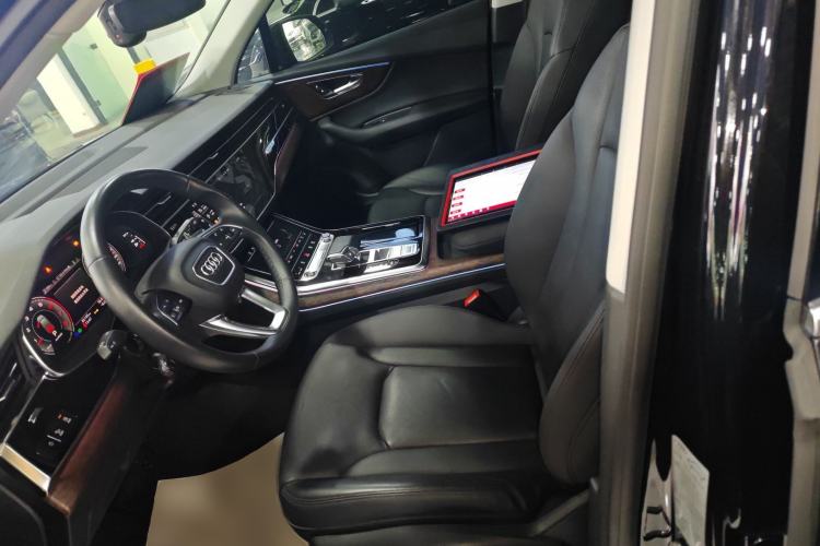 Used Audi Q7 2021 55 TFSI quattro S line Sport model Left Front Seat