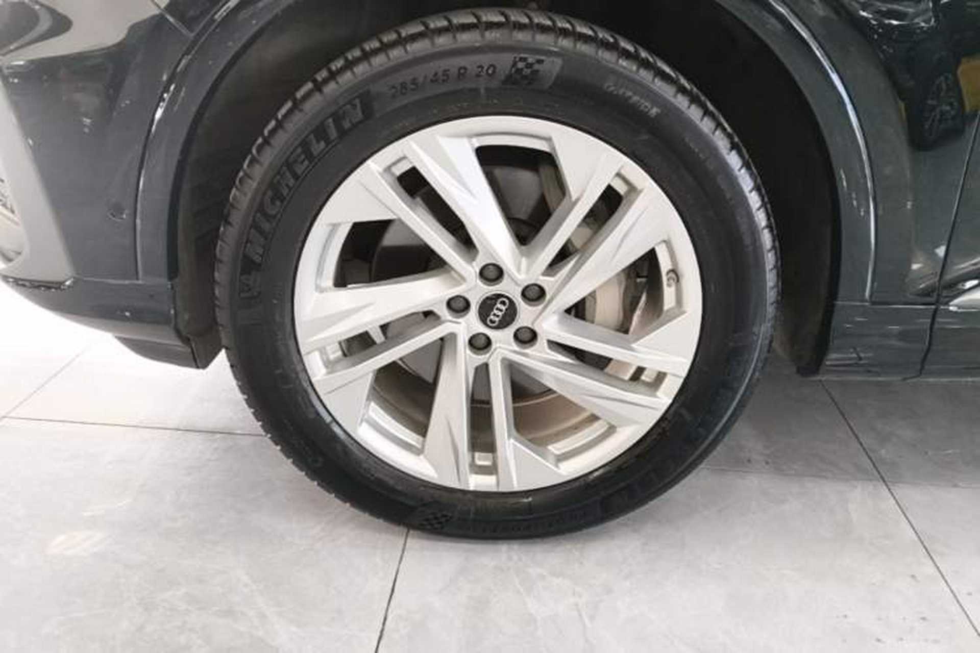 Used Audi Q7 2021 45 TFSI quattro S line Sport model Left Front Wheel Hub