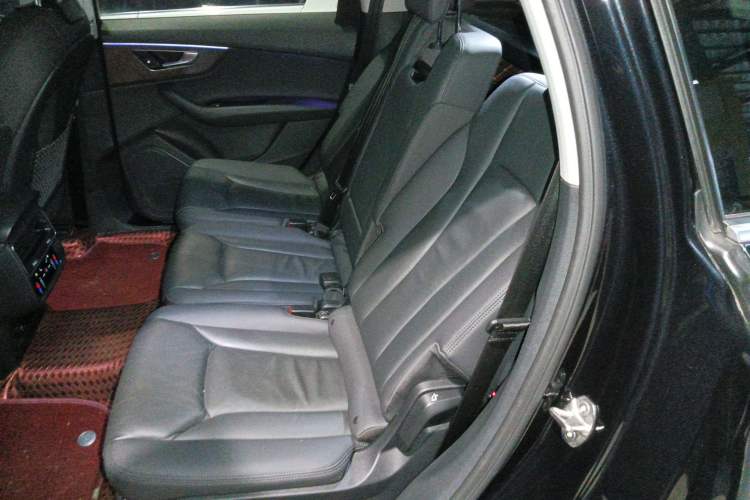 Used Audi Q7 2021 45 TFSI quattro S line Sport model Left Rear Seat