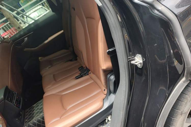 Used Audi Q7 2021 55 TFSI quattro S line Sport model Left Rear Seat