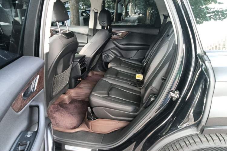 Used Audi Q7 2021 55 TFSI quattro S line Sport model Left Rear Seat