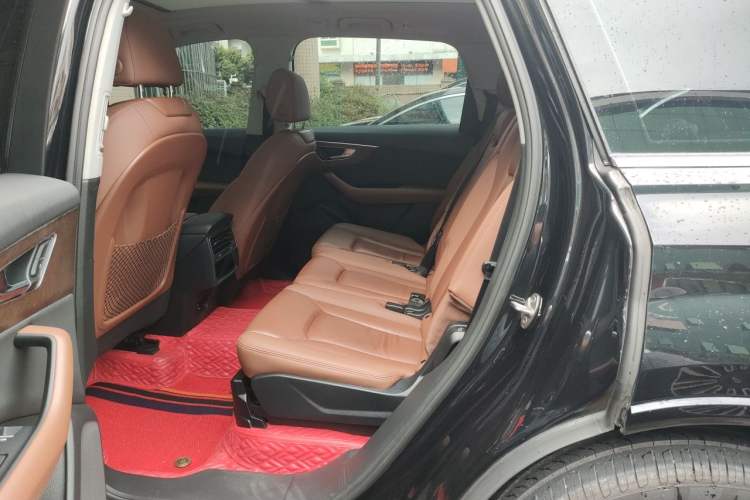 Used Audi Q7 2021 45 TFSI quattro S line Sport model Left Rear Seat