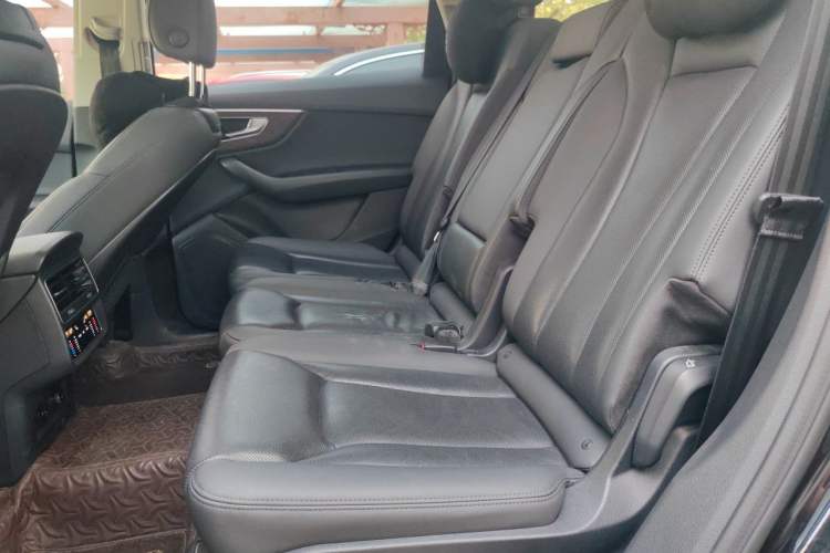 Used Audi Q7 2021 55 TFSI quattro S line Sport model Left Rear Seat