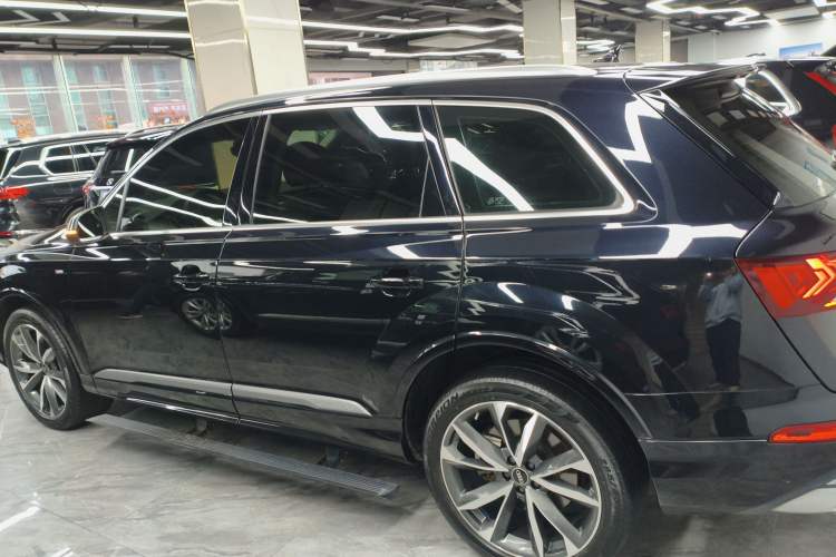 Used Audi Q7 2021 55 TFSI quattro S line Sport model Left Side