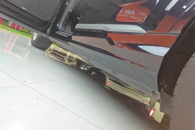 Used Audi Q7 2021 45 TFSI quattro S line Sport model Left Side Sill