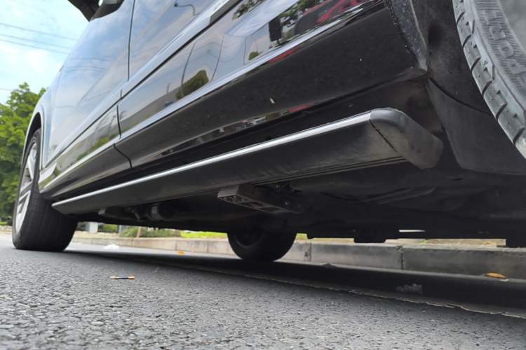 Used Audi Q7 2021 45 TFSI quattro S line Sport model Left Side Sill