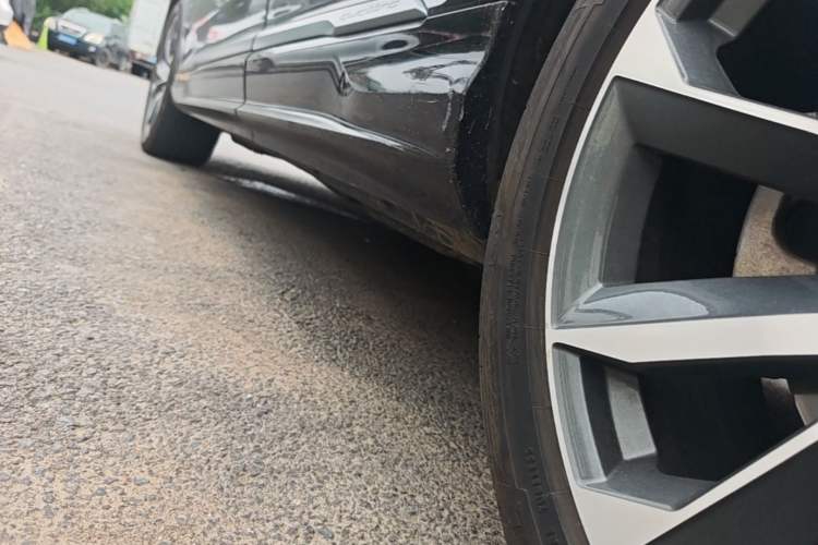 Used Audi Q7 2021 55 TFSI quattro S line Sport model Left Side Sill