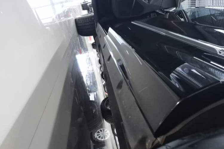 Used Audi Q7 2021 55 TFSI quattro S line Sport model Left Side Sill