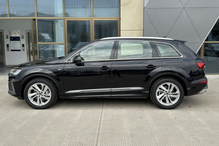 Used Audi Q7 2021 45 TFSI quattro S line Sport model Left Side