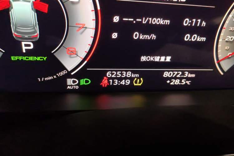 Used Audi Q7 2021 55 TFSI quattro S line Sport model Odometer Close Up