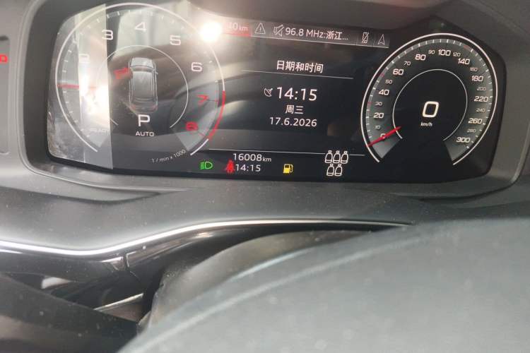 Used Audi Q7 2021 45 TFSI quattro S line Sport model Odometer Close Up