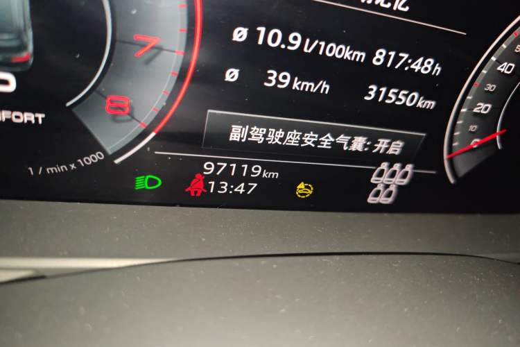 Used Audi Q7 2021 55 TFSI quattro S line Sport model Odometer Close Up