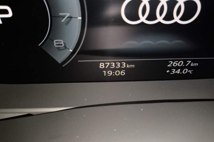 Used Audi Q7 2021 55 TFSI quattro S line Sport model Odometer Close Up