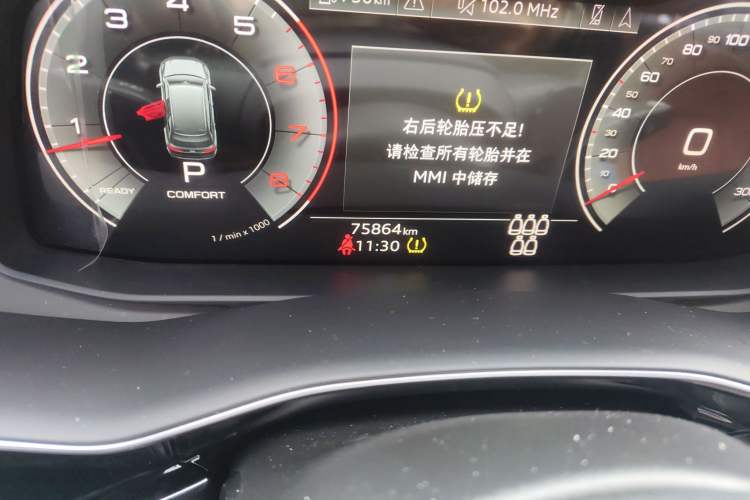 Used Audi Q7 2021 55 TFSI quattro S line Sport model Odometer Close Up